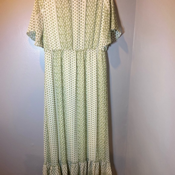 Green Patterned Maxi Dress - Picture 2 of 5